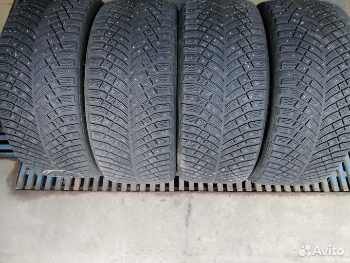 Michelin X-Ice North 4 SUV 275/40 R22 61