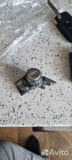 Личинка для замка багажника на volkswagen амарок