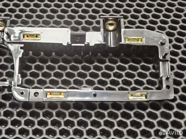 Кронштейн крепления ручки двери Passat B5