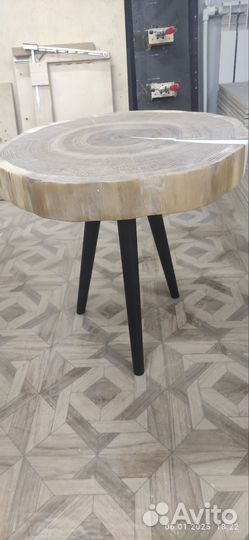 Столик из дуба