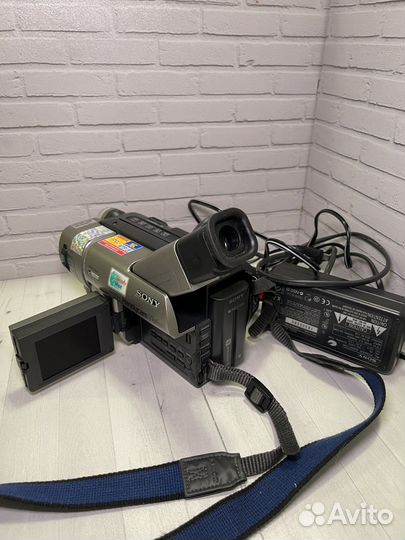 Видеокамера Sony CCD-TRV57E