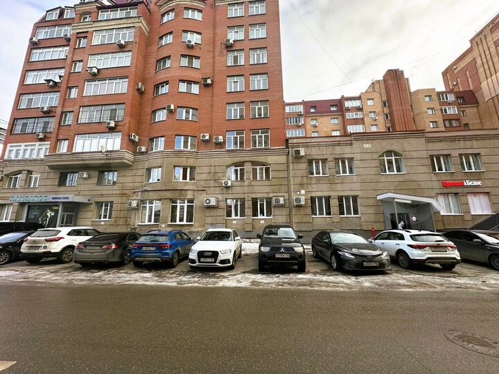 Торговое помещение на первой линии с парковкой