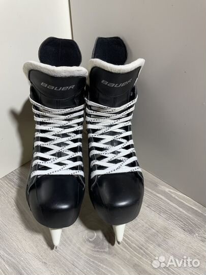 Коньки bauer (44 разм : 10 R ) supreme pro