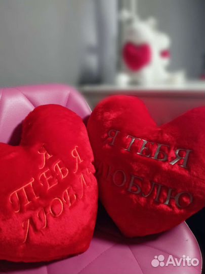 Меховые подушечки с надписью