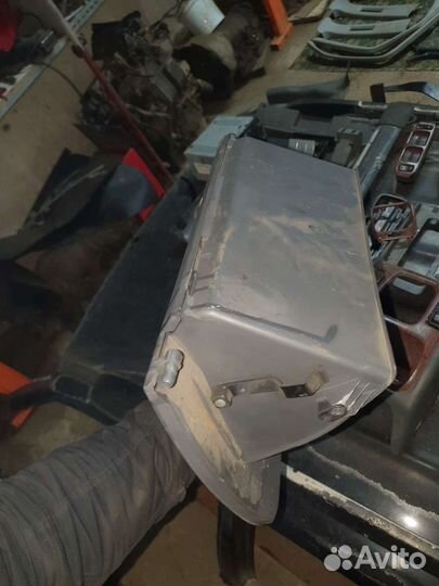 Бордочек торпеды на шевроле тракер 2001г