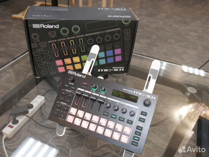 Roland MC-101 Groovebox Ай-Шефф