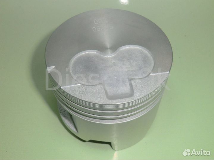 Поршни 2L-TE после 88го года комплект 13101-54090