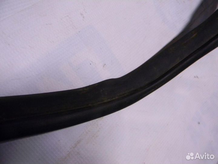 Уплотнитель (внутри) Corolla E15 2006-2013