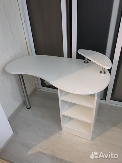 Маникюрный стол складной