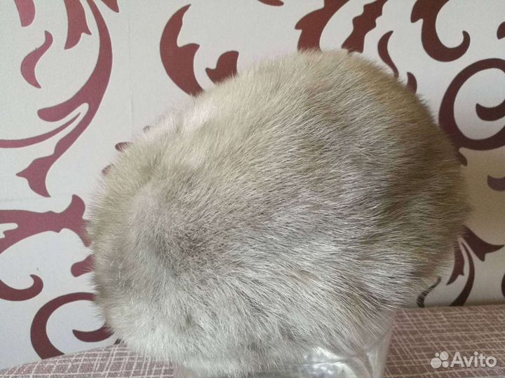 Берет из норки