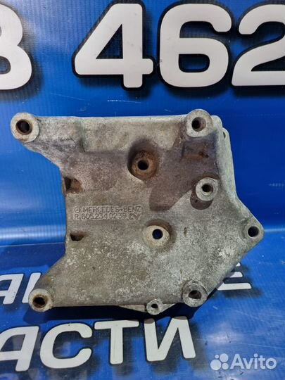 Кронштейн компрессора кондиционера Mercedes-Benz