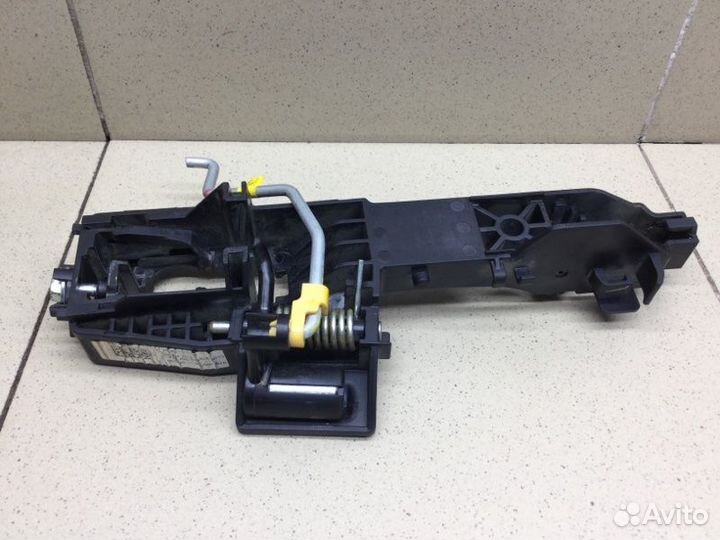 Кронштейн ручки передний правый Kia Ceed универсал