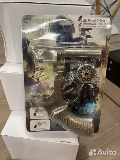 Металлический револьвер с 3 коробками пистонов