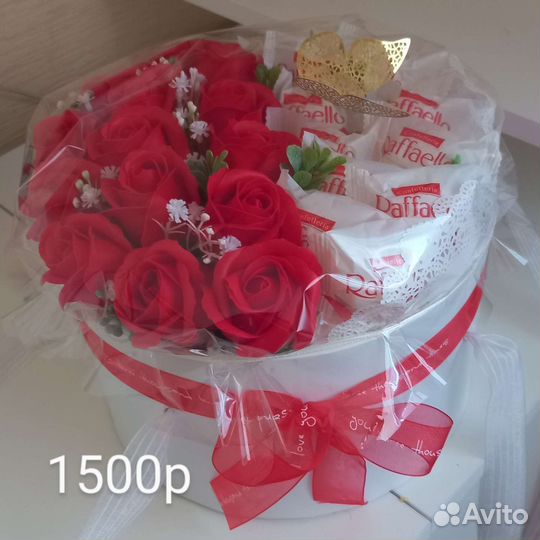 Розы из мыла и конфет Раффаэлло