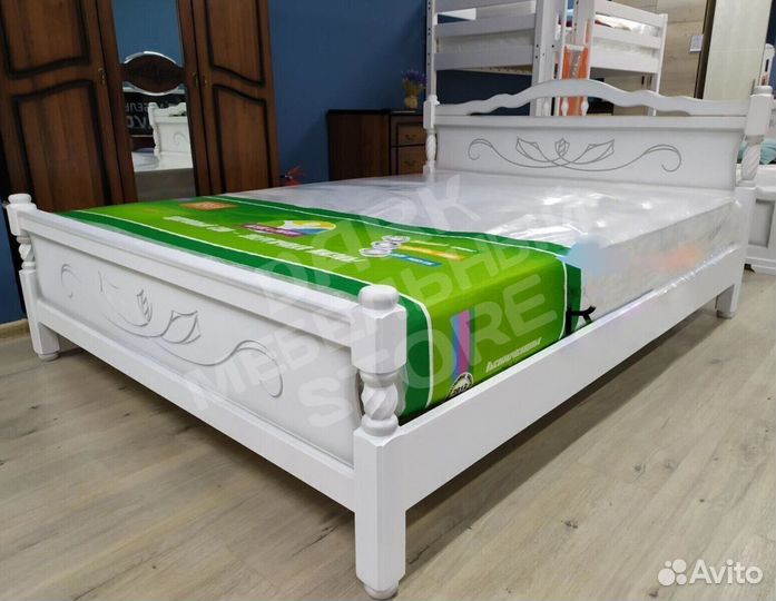 Кровать массив