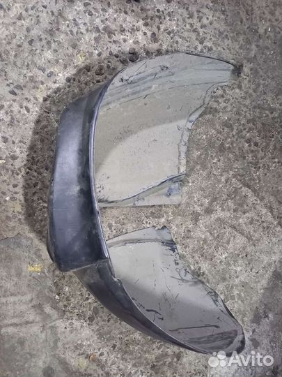 Правый задний подкрылок Duster