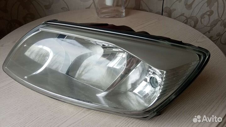 Фара гранта левая