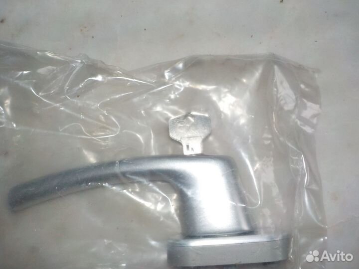 Ручка оконная с замком, серебро