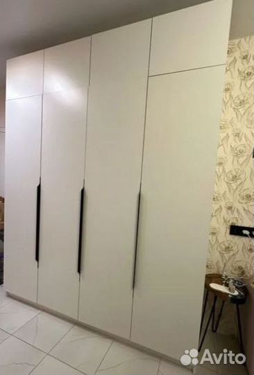 Книжный шкаф