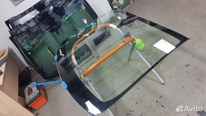 Лобовое стекло на Audi Q7