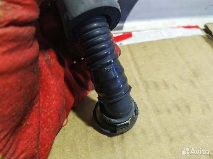 Патрубок вентиляции картера Volkswagen Passat B6