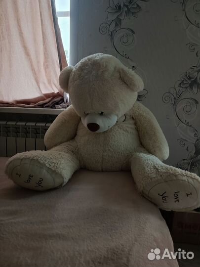 Большой плюшевый мишка