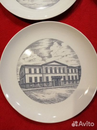 Немецкие фарфоровые тарелки с домами