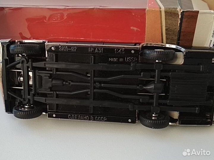 Модель автомобиля 1:43