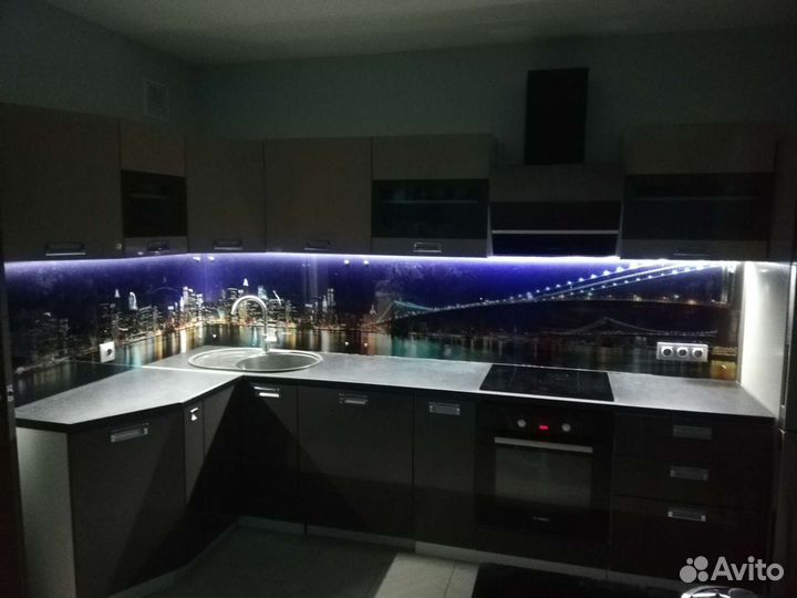 Стеклянные фартуки для кухни