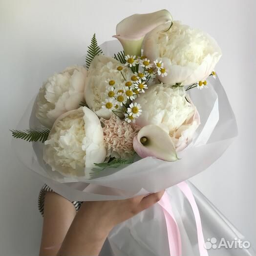Букет с пионами