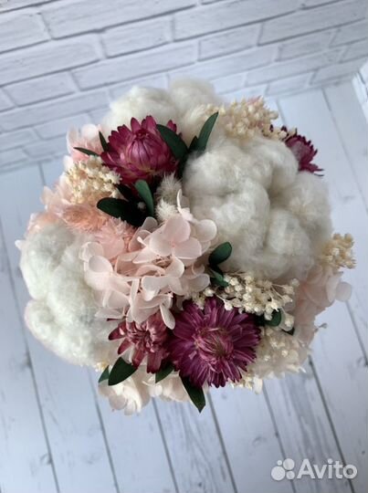 Букет из стабилизированных цветов и сухоцветов