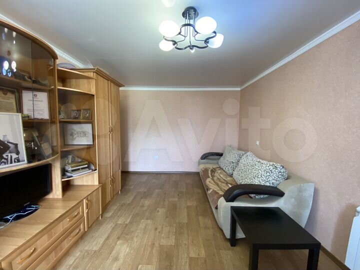 2-к. квартира, 52 м², 1/6 эт.