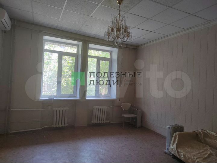 4-к. квартира, 90 м², 2/5 эт.