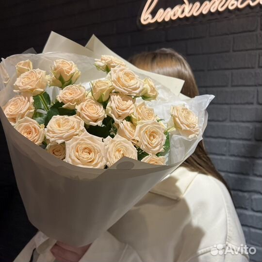 Букеты из кустовых роз