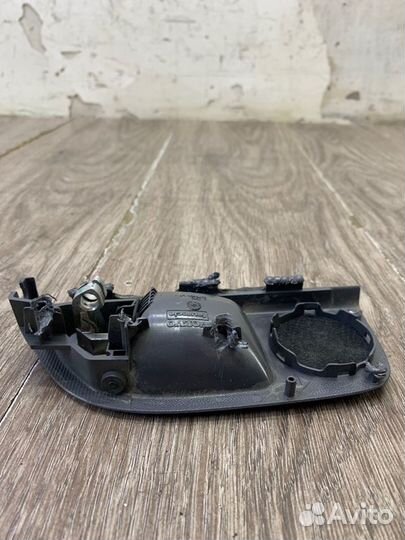 Ручка двери внутренняя задняя левая Volvo V50