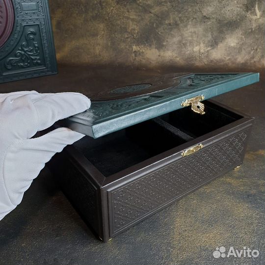 Шкатулка большая из натуральной кожи с декоративно