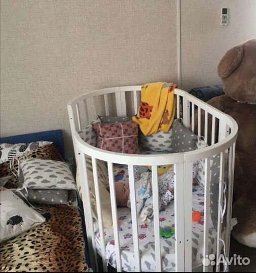 Детская кроватка и пеленальный комод