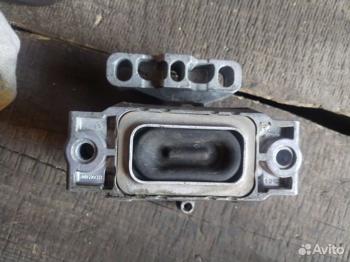 Подушка мотора Фольксваген Джетта 6 13г 1.6