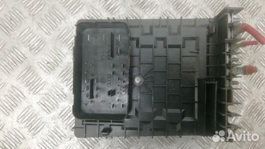 Блок предохранителей volkswagen golf 6 (SEA32M101)