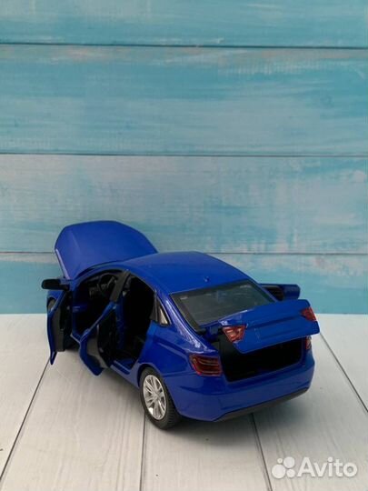 Модель автомобиля LADA Vesta металл 1:24