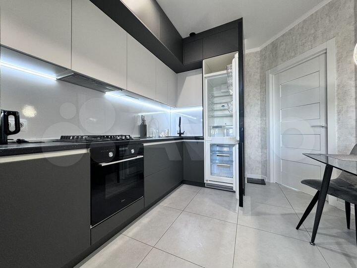 2-к. квартира, 52 м², 8/10 эт.