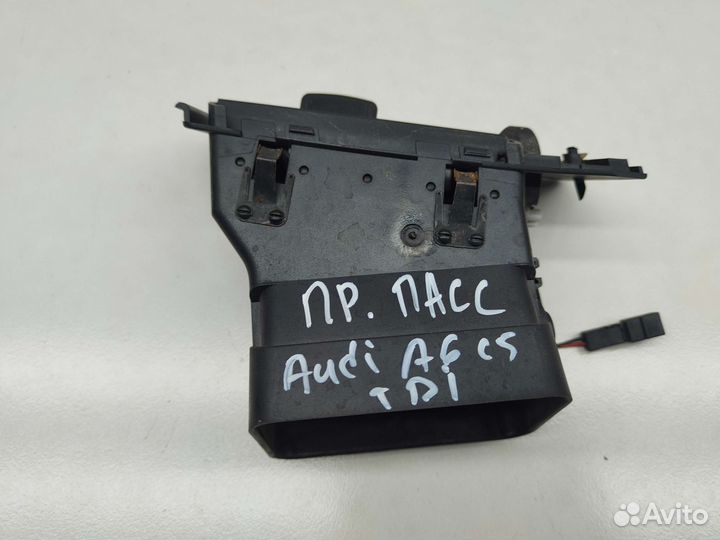 Воздуховод правый Audi A6 (C5) TDI 2001 г.в