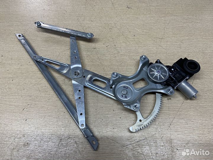 Стеклоподъемник задний правый Toyota Alphard 3