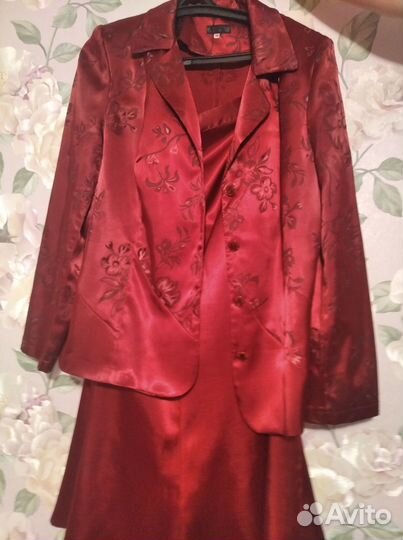 Костюм женский с юбкой и пиджаком