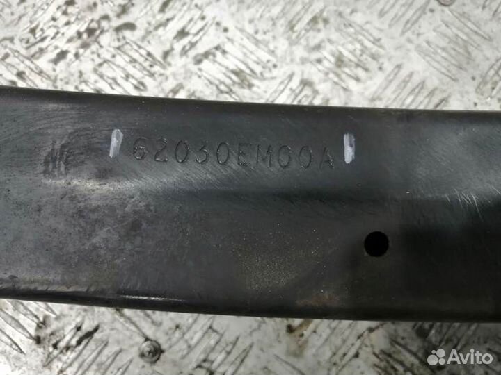 Усилитель переднего бампера верхний Nissan Tiida