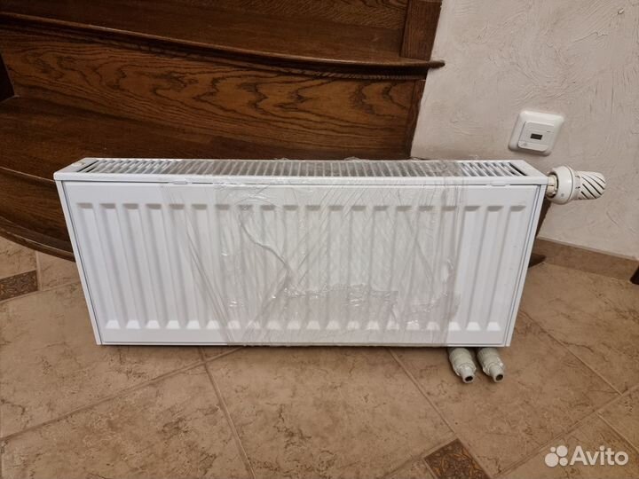 Радиатор отопления Buderus 30*70 см. с креплением