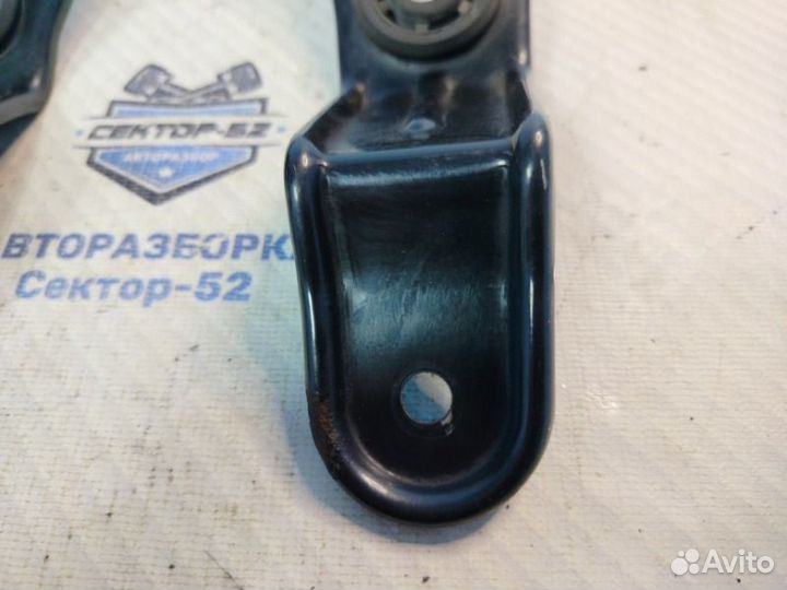 Кронштейн радиатора Chevrolet Captiva C100