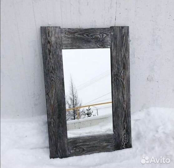 Зеркало в деревянной раме (искуственное с