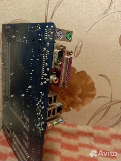 Материнская плата с процессором и памятью