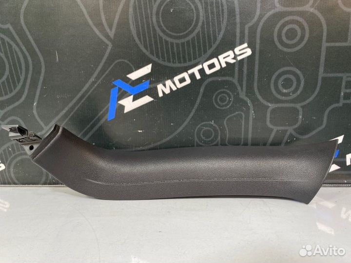 Обшивка крышки багажника задняя правая Audi Q7 4L